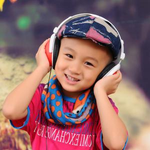 美女把尿口扒开让男人添
