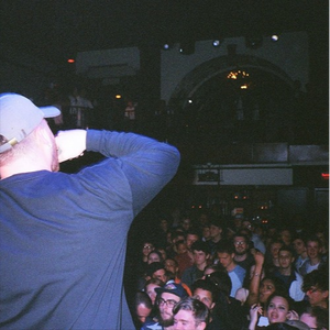 美女把尿口扒开让男人添
