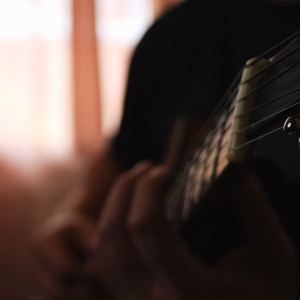 美女把尿口扒开让男人添
